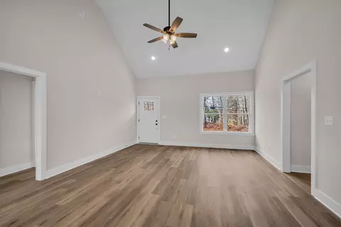 Living - 1012 Northside Dr, Dickson, TN 37055 photo 3 of 5