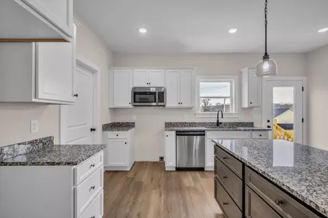 Kitchen - 1012 Northside Dr, Dickson, TN 37055 photo 3 of 4