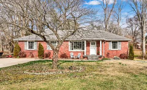 33 Sherwood Dr, Clarksville, TN 37043