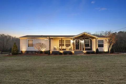 60 Edgewood Rd, Mcewen, TN 37101