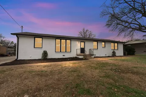 3933 Augusta Dr, Nashville, TN 37207