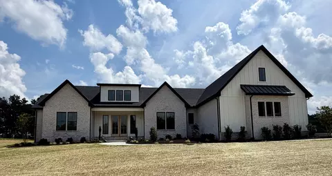5 Pace Rd, Clarksville, TN 37043