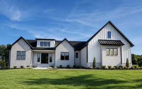 5 Pace Rd, Clarksville, TN 37043