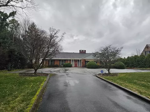 230 W Brow Rd, Lookout Mountain, TN 37350