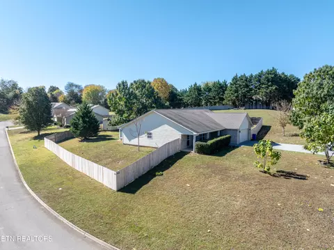 2910 Country Meadows Ln, Maryville, TN 37803