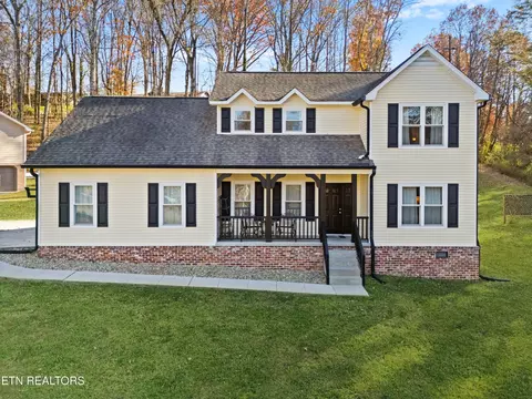 100 Harper Ln, Oak Ridge, TN 37830