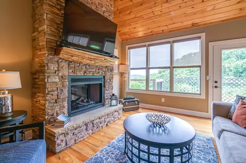 Living - 320 Floating Mill Rd, Silver Point, TN 38582 photo 3 of 3