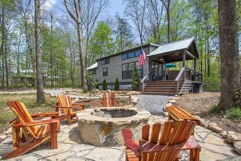 11 Acorn Cv, Tracy City, TN 37387