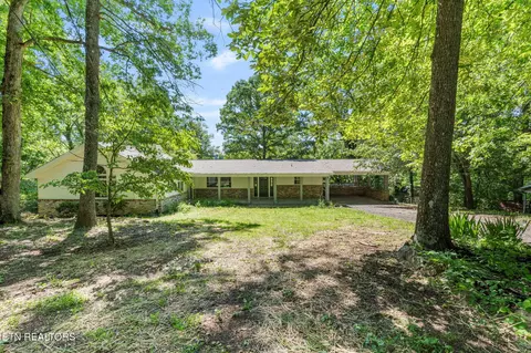 17 Westover Dr, Oak Ridge, TN 37830