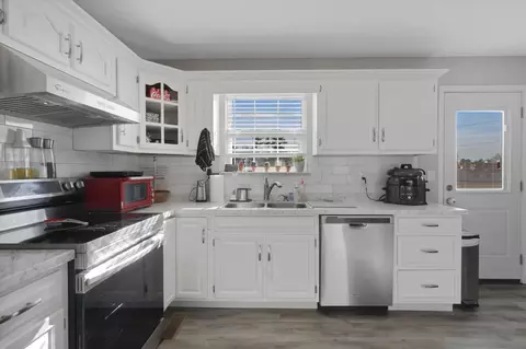 Kitchen - 47 Spring Place Dr, Fort Oglethorpe, GA 30742 photo 2 of 2