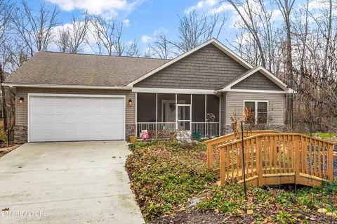 2220 Wichita Dr, Crossville, TN 38572