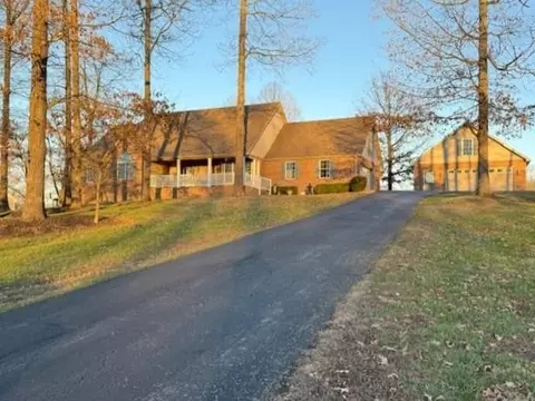 368 Stillwater Dr, Paris, TN 38242