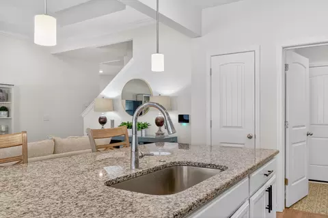 Kitchen - 1010 Hickoryridge Dr, Murfreesboro, TN 37129 photo 3 of 6
