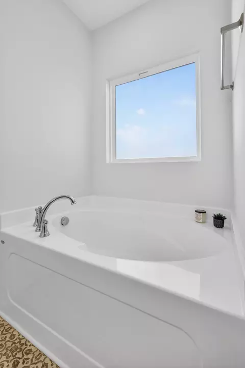 Bath - 1010 Hickoryridge Dr, Murfreesboro, TN 37129 photo 4 of 5
