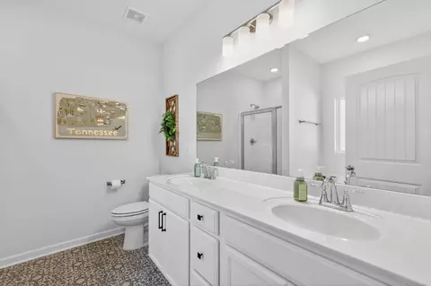 Bath - 1010 Hickoryridge Dr, Murfreesboro, TN 37129 photo 2 of 5