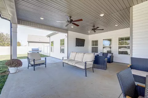 Exterior - 1010 Hickoryridge Dr, Murfreesboro, TN 37129 photo 6 of 12
