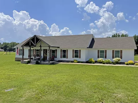 210 Charleston Ln, Adamsville, TN 38310