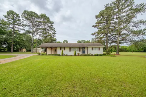 4975 57 E Hwy, Michie, TN 38357