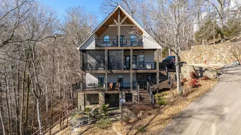 220 Point Clear Dr, Savannah, TN 38372