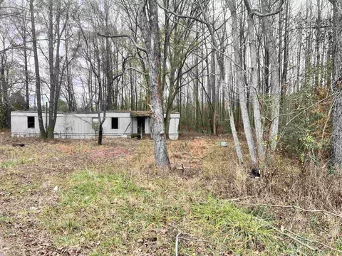 125 Coleman Ct, Selmer, TN 38375