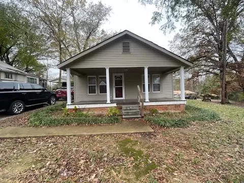 312 N 5th St, Selmer, TN 38375