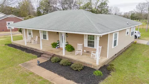295 Farmington Rd, Savannah, TN 38372