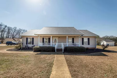 15 Primrose Cv, Savannah, TN 38372