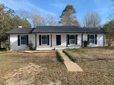 230 Carrie B Dr, Savannah, TN 38372