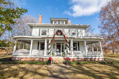 40 College St, Savannah, TN 38372