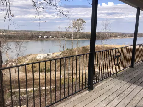 440 Becky Rd, Savannah, TN 38372