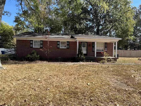 375 Claybrook Dr, Savannah, TN 38372