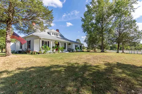 8990 Clifton Rd, Savannah, TN 38372
