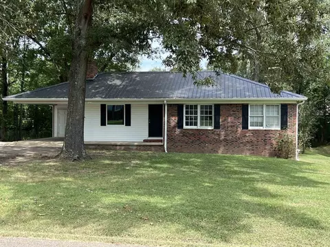 165 Phillips Dr, Savannah, TN 38372
