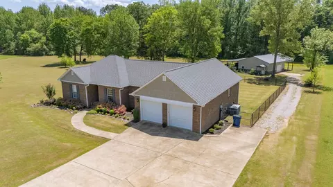 735 Twelve Oaks Dr, Adamsville, TN 38310