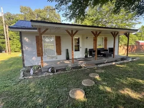 110 Turnbow Ln, Crump, TN 38327