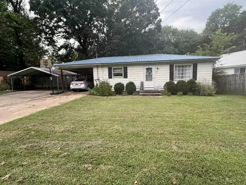 100 Deberry St, Savannah, TN 38372