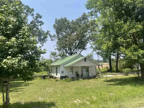 481 N Liberty Rd, Michie, TN 38357