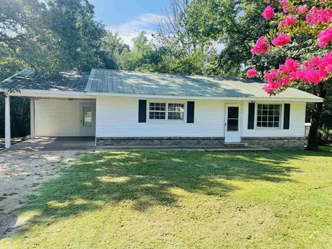 1420 Rich Rd, Savannah, TN 38372