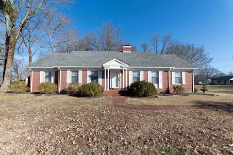 200 W Main St, Savannah, TN 38372