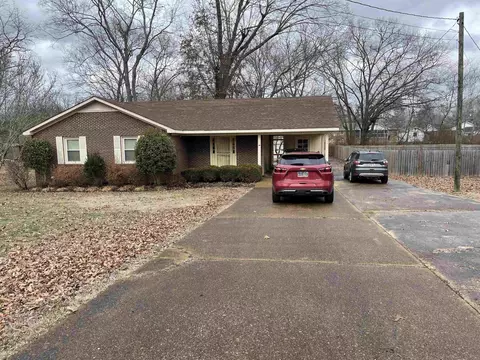 185 Phillips Dr, Savannah, TN 38372 photo 1