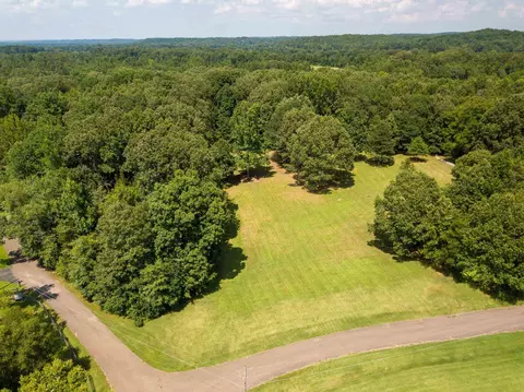 220 Sarah Ln, Savannah, TN 38372