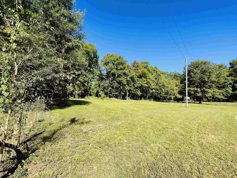 900 Towboat Ln, Adamsville, TN 38310