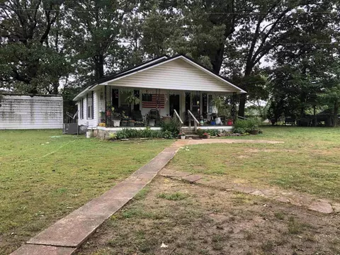445 Country Club Rd, Savannah, TN 38372