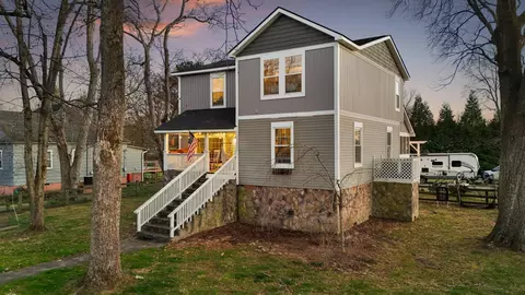 8 W Eighth St, Chickamauga, GA 30707