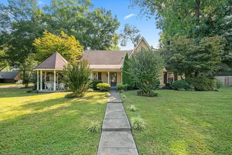 1880 Newfields Rd, Germantown, TN 38139