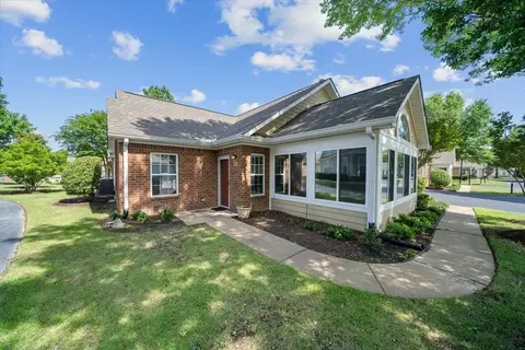 1961 Appling Oaks Cir #29, Cordova, TN 38016