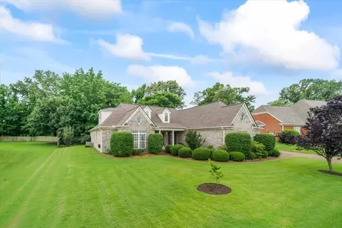 9217 S Forest Island Dr, Collierville, TN 38017