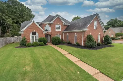 8889 River Pine Dr, Cordova, TN 38016