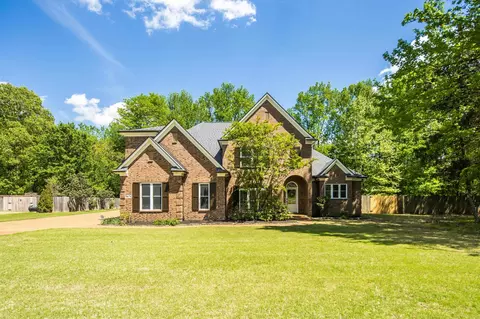 5674 Santa Fe Dr, Olive Branch, MS 38654