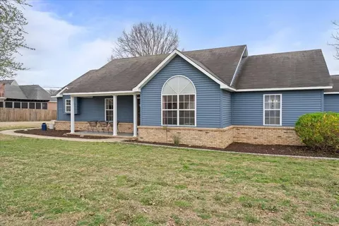 195 J E Blaydes Pkwy, Atoka, TN 38004